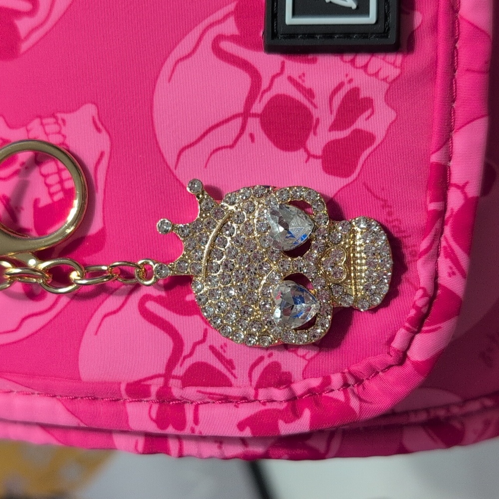 Betsey Johnson Insulated Lunch Tote Fuschia Fuchsia Skull Print With Skull Charm - Picture 4 of 12